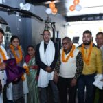 स्वरोजगार उद्यमियों को प्रोत्साहित करने पहुंचे जिलाधिकारी